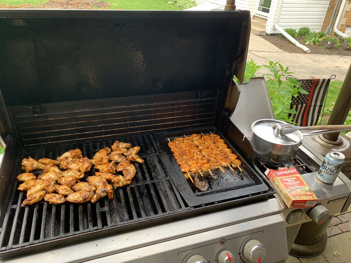 bobjoseph8301's tweet photo. Couple #twotree wingdings and some blackened shrimp. Beautious night to be out and on the grill. Go get em dads!!!! #Dadsbegrillin https://t.co/eg5O3gmYpQ