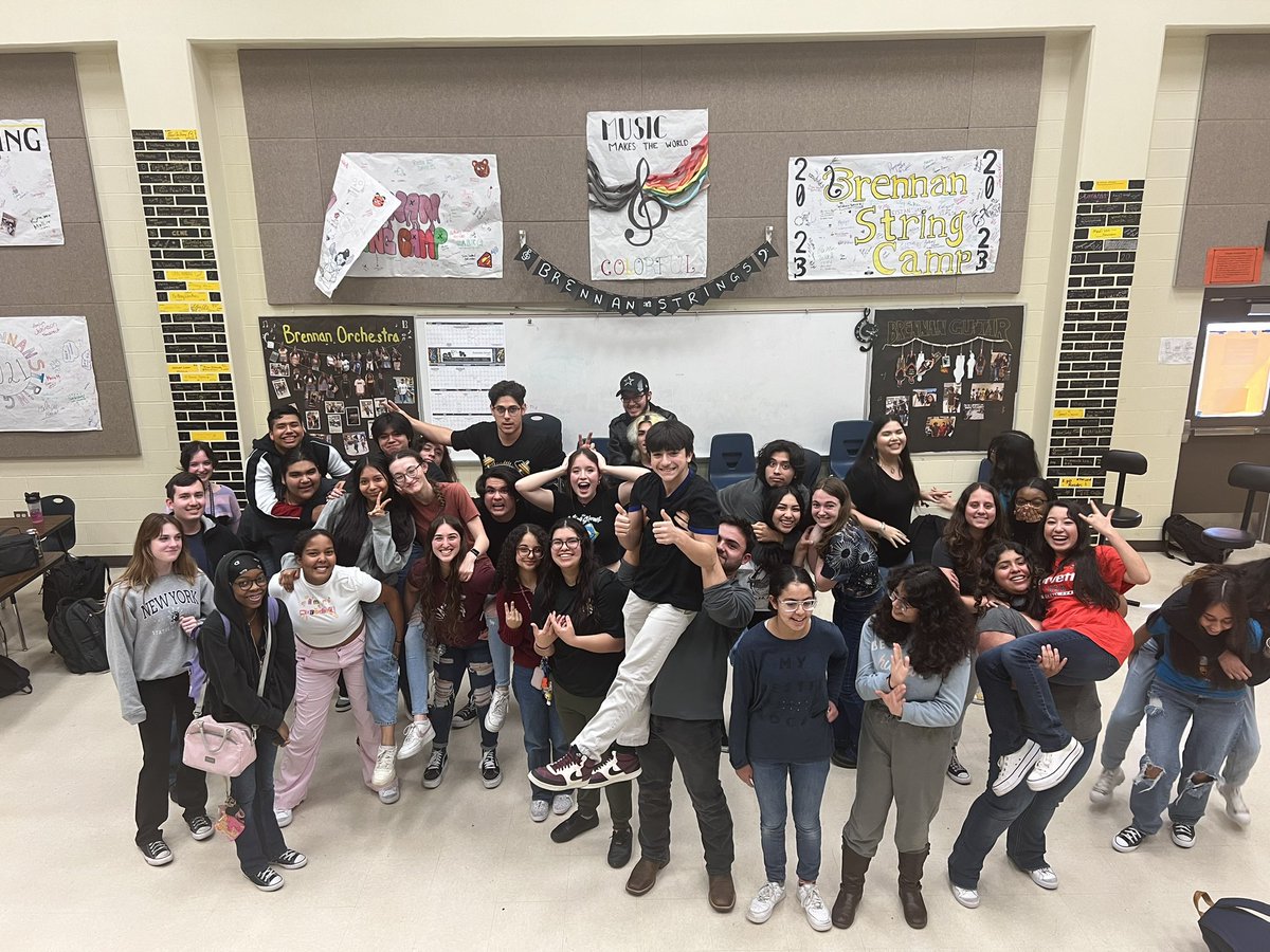 brennan_strings's tweet photo. Welcoming our new 2024-2025 officers!!🎉🎉 https://t.co/2kTdqm0lpJ