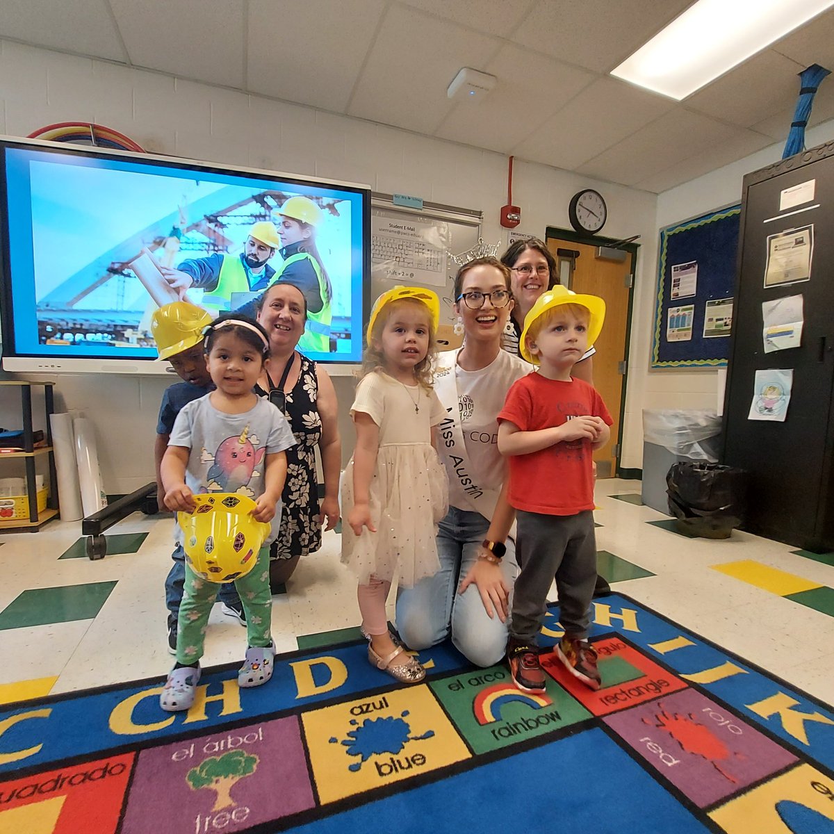 Thank you <a href="/RebeccaGiuntoli/">Rebecca Giuntoli</a> for telling our students about being an engineer! Ss enjoyed putting stickers on construction hats! <a href="/deafkidscode/">Shireen Hafeez</a> <a href="/CIT_PWCS/">Dani Hall</a> <a href="/PWCSNews/">PWCS</a>