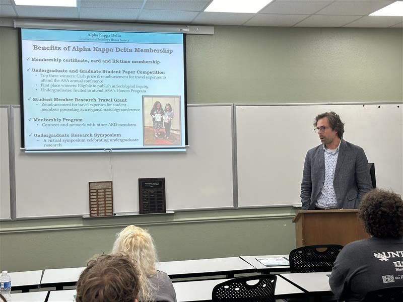 Congratulations and welcome to all the AKD inductees at the University of North Texas! @UNTsocial 

Photo 2 & 3 show Avisor for the Sociology Graduate Program, Dr. William 'Buddy' Scarborough, presenting awards!