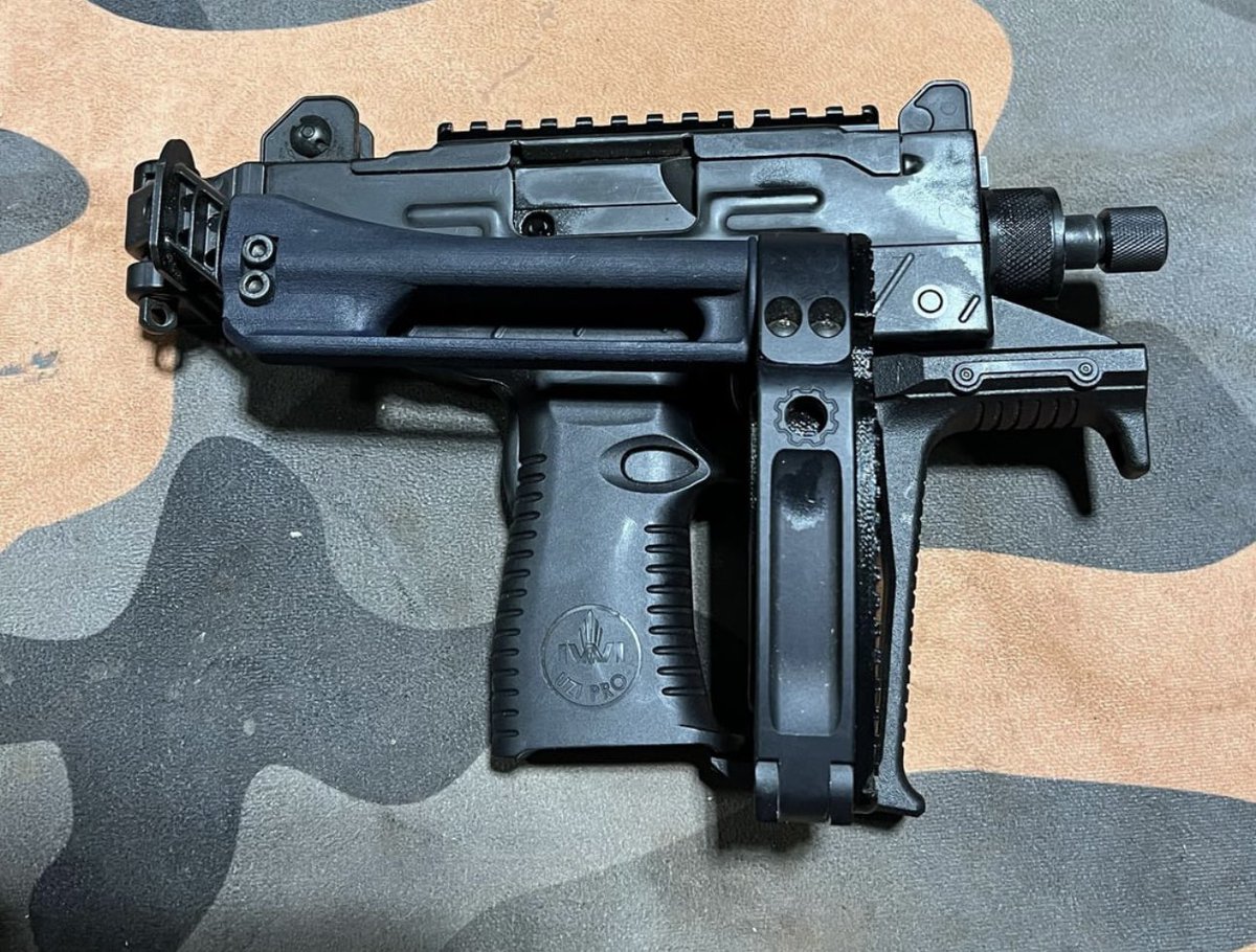 Glock 593 Ecuador tweet media