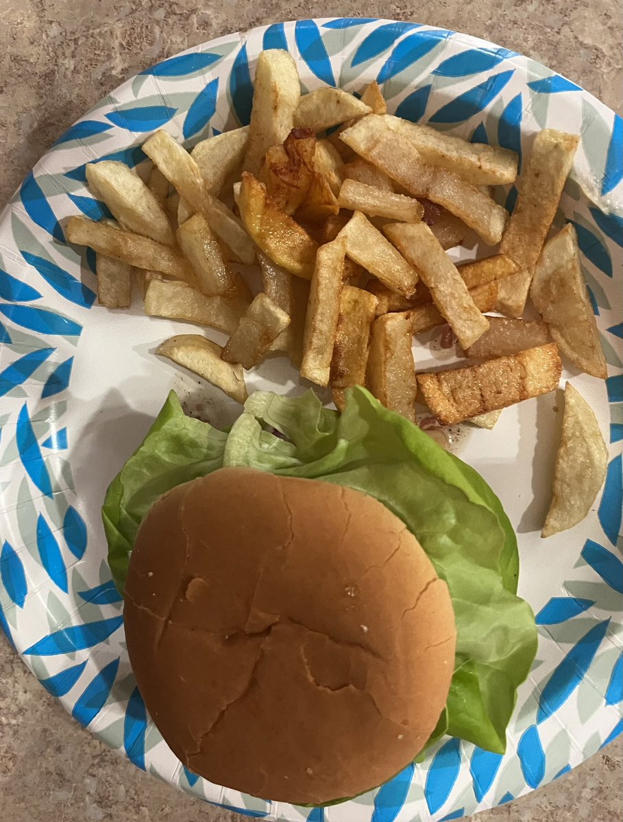#burgers #frenchfries #burger #homemadefries #fries #homemade #homemadefood #yummy #yumyum #sogood #soyummy #food #foodie #grill #barbecue #barbeque #grilling