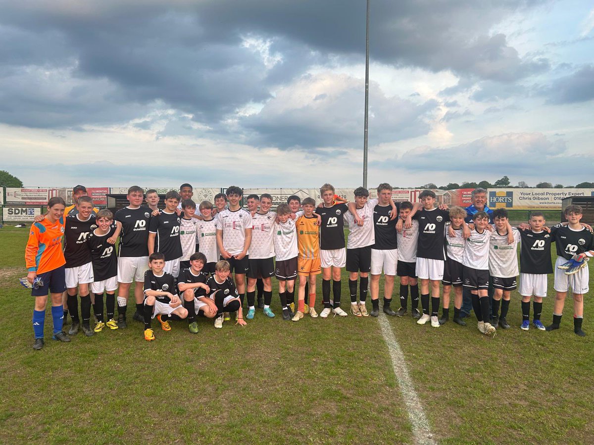 BSMFCYouth's tweet photo. Following a tour of @ntfc and an afternoon Climbing it was back to the football for our German tourists this evening.

In front of a healthy crowd the Badgers came out on top in the early game, with the older age group ending in a competitive 1-1 draw.

#Badgers 🦡 #Vohl 🇩🇪 https://t.co/2of3RJZ5ve