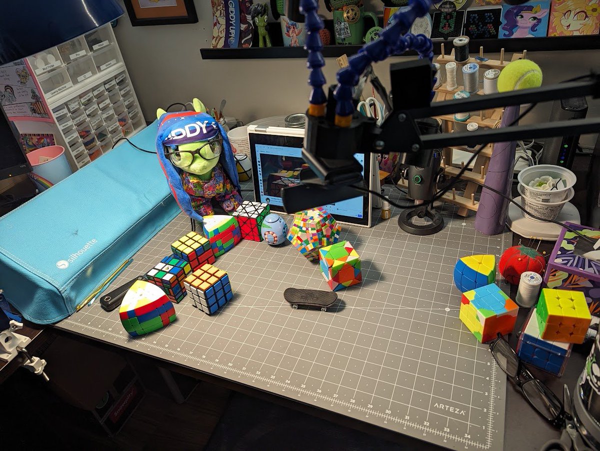 Hey it's ya boy WideFilly back with some cubes I messed up! Come give a watch and smash some button and maybe snack on some crayons while we figure some of these things out. twitch.tv/TinyEquine