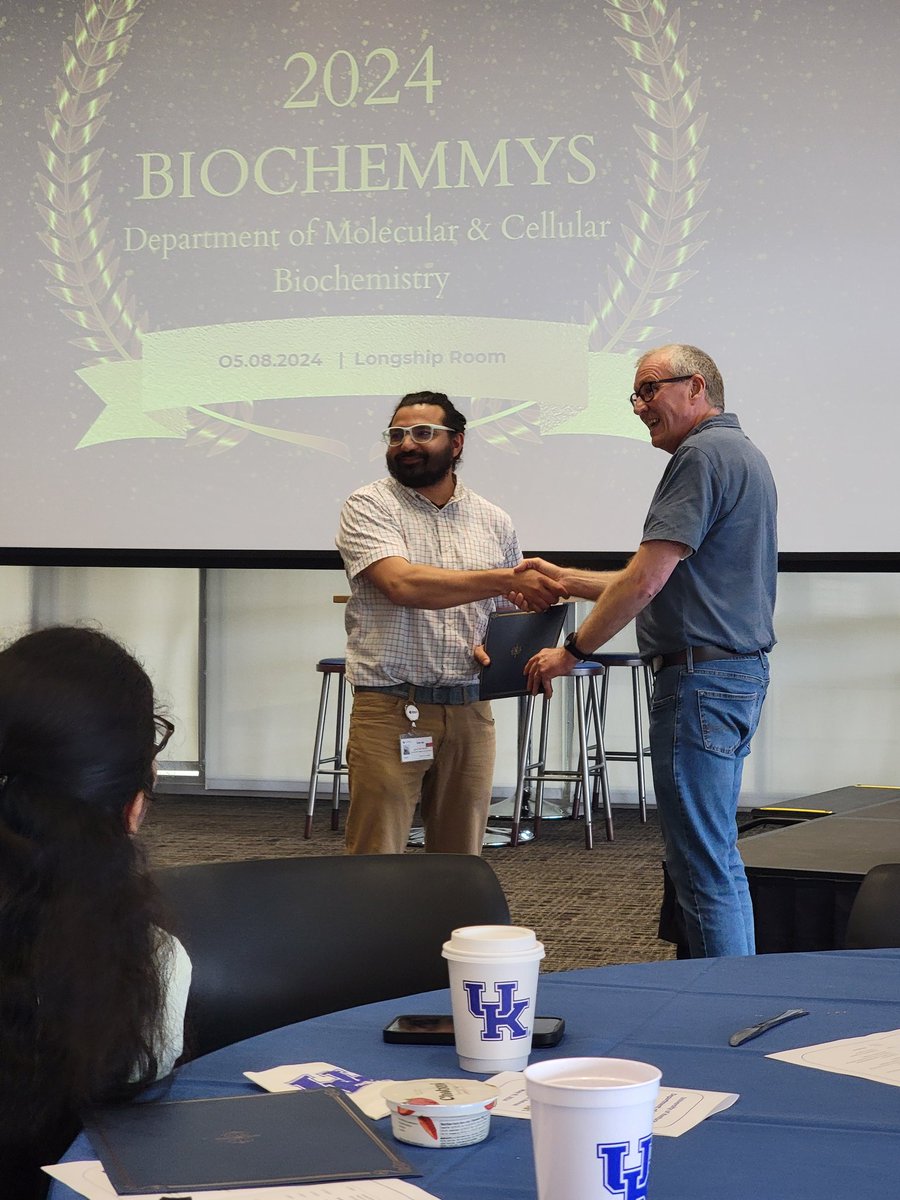 Retreat follow-up...proof that I'm only slightly biased, @MajdHamaly won an award for best talk at the retreat! My other amazing grad student Viral Oza won an award for the best student seminar of the ENTIRE YEAR for his project on radiation resistance in #DIPG! 🤩@MCCTrainees