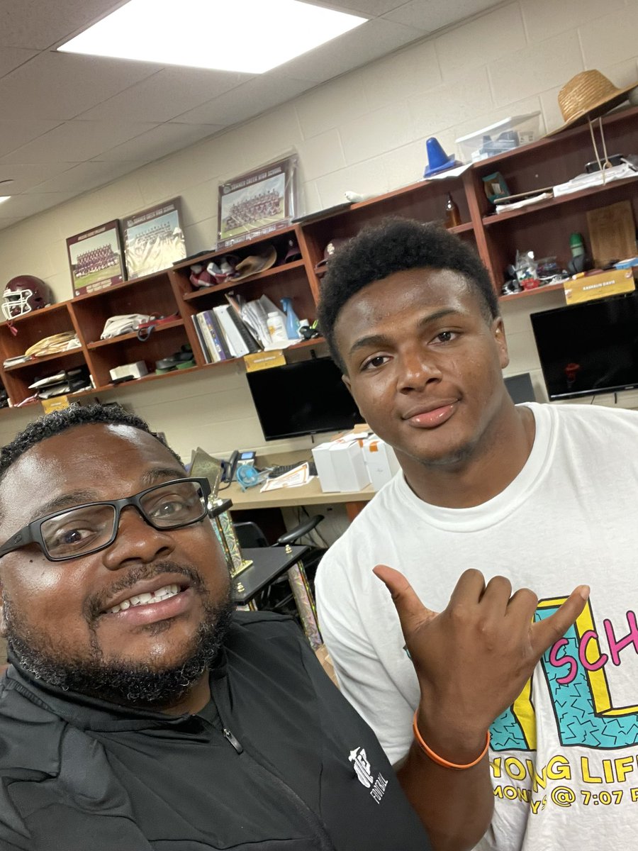 Always good to see @CoachKRHarrison And @SC_BulldogFB . We can’t wait to get @KyranDuhon out West!!! #WinTheWest ⛏️🟧🟦#PicksUp 🤙🏾