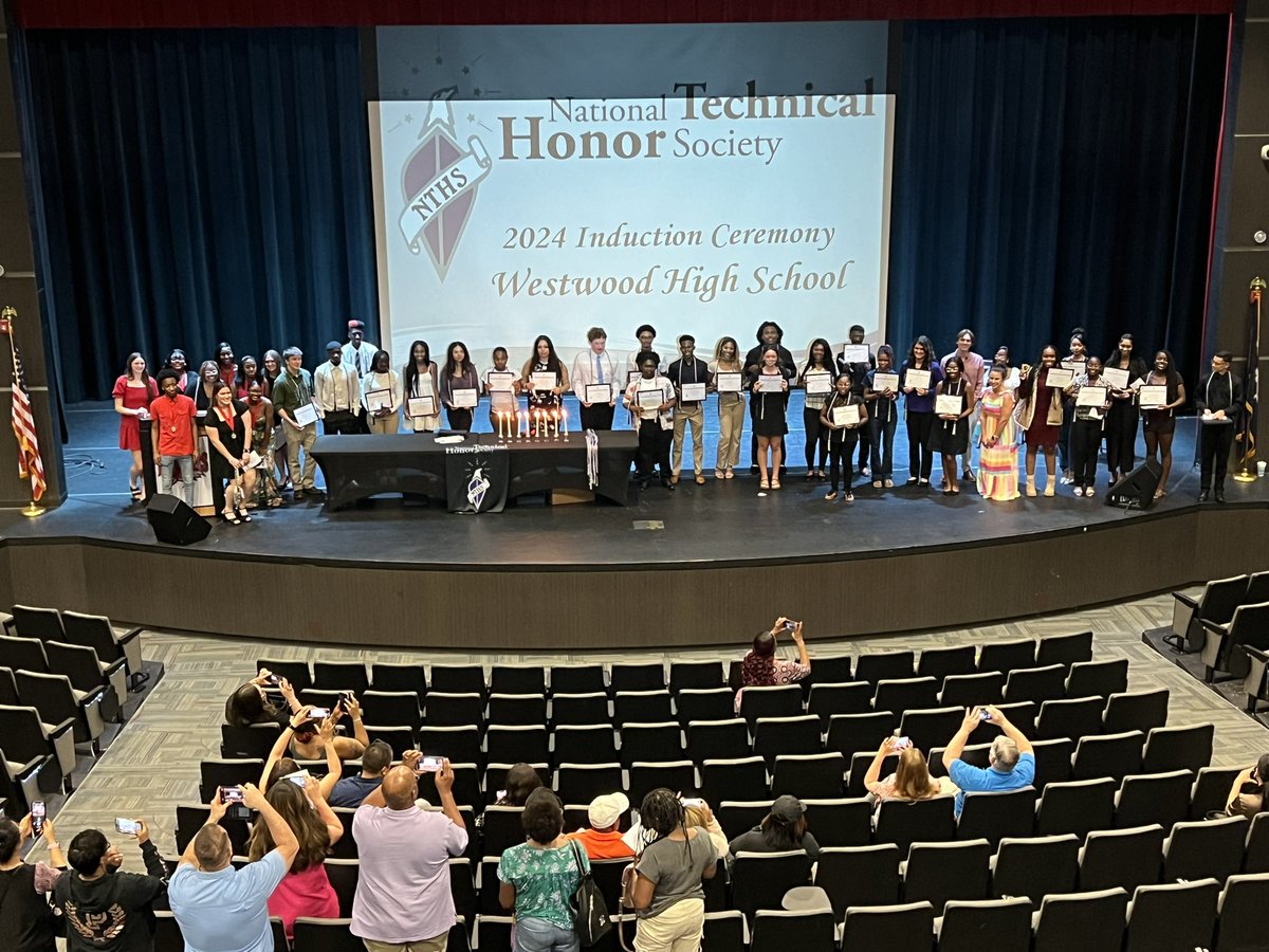 🌟 Tonight, we honor excellence at @WHS_Redhawks with the National Technical Honor Society and National Society of Sports Medicine Induction Ceremony! 🎓 Congratulations to all the exceptional students for their dedication and achievements. #NTHS #NSSM #WHSRedhawks @RichlandTwo