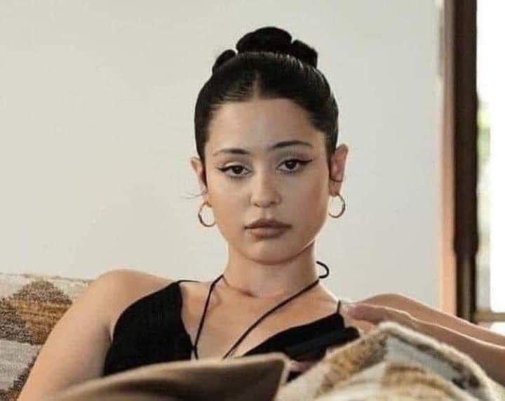 Aurora was a ditzy broad.

Snow White was polygamous. Shorty had 8 men (I ain’t mad at her. I love a good reverse harem lol🤭) but she was a stupid bxtch for eating that apple.

Belle had Stockholm Syndrome.

And Anna had abandonment issues.
but these were who we wanted to be?