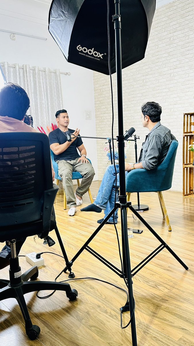 siddhantbist's tweet photo. Podcast 🎙️ with @rj_navneet will be out soon 💯 
#Podcast #TheNavneetShow #FitnessPodcast #Podcast 
.
.
.
.
#FitnessPodcast #SiddhantBist #TransformationTrainer #Fitness #Diet #Workout #Gym https://t.co/jttN28a8eX