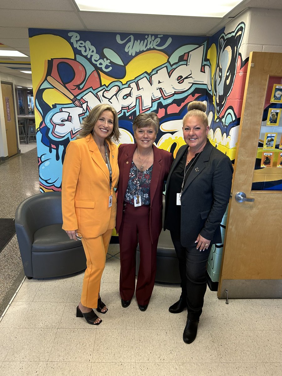 We had some special visitors to our <a href="/StMichaelOCSB/">St. Michael School (Ottawa)</a> community... thank you Associate Director Lisa Schimmens <a href="/LisaOcsb/">Lisa Schimmens OCSB</a> and Trustee Cindy Simpson <a href="/simpsoncin/">Cindy Simpson</a> for joining us for our Open House and Muffin Breakfast We were truly grateful <a href="/MmeMicheline/">Mme Micheline</a> <a href="/seankellyottawa/">𝕊𝕖𝕒𝕟 𝕂𝕖𝕝𝕝𝕪</a>