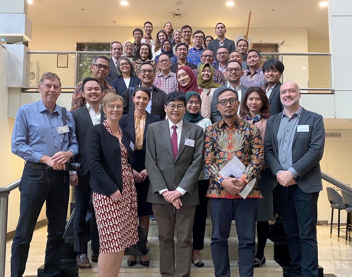 Participants from Australian Awards Accelerating the Transition to Electric Vehicles for Sustainable Transport Solutions Short Course met with Ambassador Siswo Pramono from the Embassy of the Republic of Indonesia and Education and Cultural Attaché, Mr Mukhamad Najib.