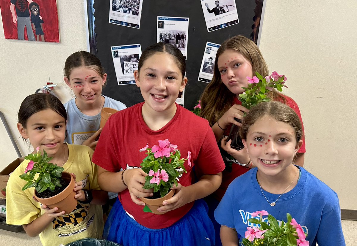 Thank you to everyone who supported our Flowers for Family fundraiser! Nature Club raised over $400. We look forward to adding new nature themed books to the library as well as care for Vertie next year. Happy Mother's Day to all the supportive women in our Mariners’ lives.