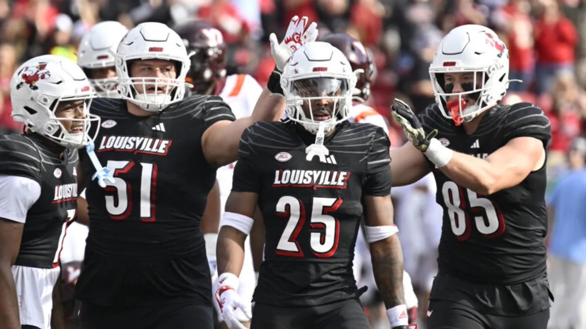 Blessed to receive an offer from the University of Louisville!! @GrangerShook @CoachJC16 @CoachMarkHagen @CoachCBarclay @ChadSimmons_ @Madhousefit @adamgorney @cpetagna247 @SWiltfong247 @ALLGASTRNG
