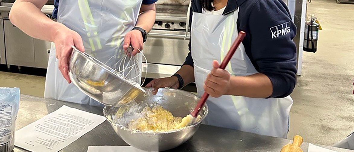 REMINDER 📢 Our young professionals #networking event will be taking place on May 18 at 12 pm for an intro to cupcake decorating. Connect with other like-minded individuals while supporting #community & learning new culinary skills! Learn more ➡️ bit.ly/4ahU4JH #Events