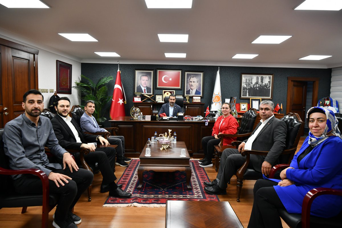 İl Başkanımız @hakanhanozcan'ı, Avrupa Kadınlar Bilek Güreşi Şampiyonası'nda sol ve sağ kolda Şampiyon olan Milli Sporcumuz Sude Nur Çakır ailesi ile birlikte ziyaret etti.