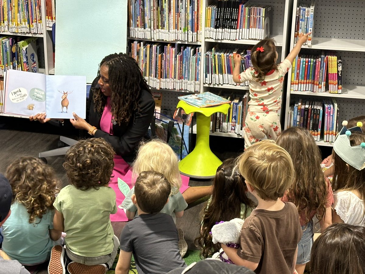 I was happy to join many young friends today reading and enjoying song and dance with them. The most powerful ways to develop children’s literacy skills are also the simplest - Talk, Read, Sing every day! @First5Ventura #Take5andRead #First5VC #Take5VC
