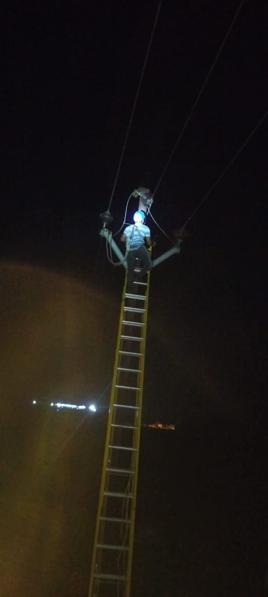 TPCentralOdisha's tweet photo. With heavy rains lashing parts of Central Odisha, our linemen are constantly working in extreme weather conditions to ensure early restoration for consumers. 

33kV Aul feeder has been charged successfully and power has been restored for approximately 7000 customers. 

While source feeders feeding Kendrapada Electrical Division are heavily affected, namely 33KV Chhata and Luna, it will take 2 hrs to completely restore power supply in these high impact areas. 

Request consumers to please be patient. 

#TPCODL #ForYouWithYouAlways