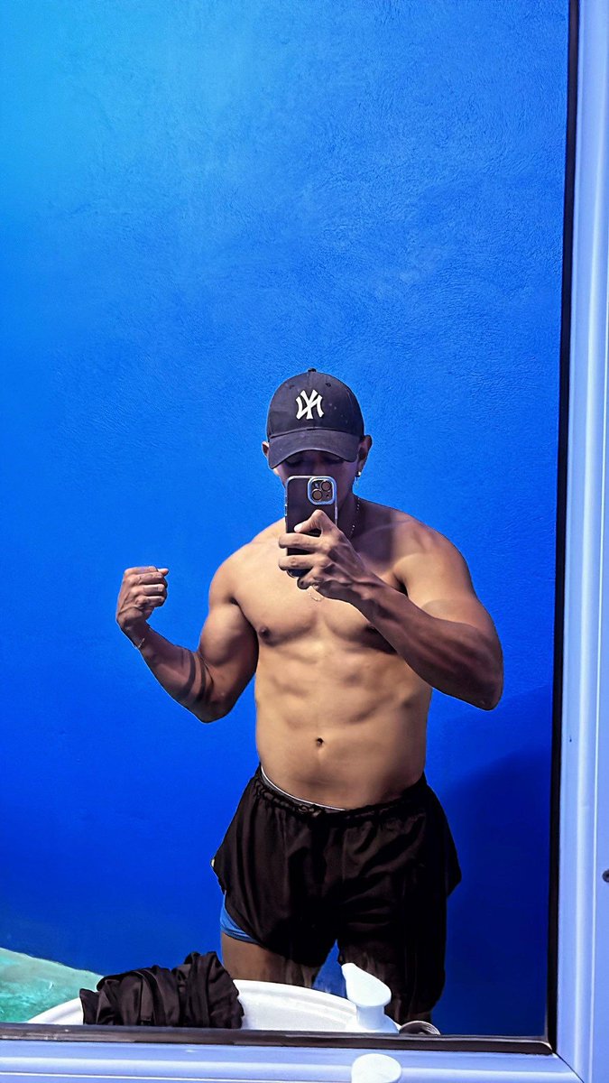 10Rogergonzalez's tweet photo. Vayan a visitar mi página secreta 🔥🤫
.
Mis primeros 15 suscriptores se llevarán un regalo extra, por tan solo 11 us$ podrán ver y disfrutar bastante de todo mi cont exclusivo 
. #onlyfans #fitness #gym #model #only
.
. https://t.co/P2CCelMy88… https://t.co/dL59QPXj99