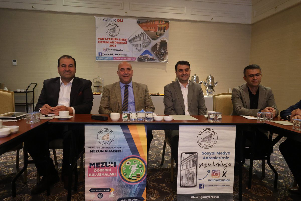 İl Müdürümüz Sn. Nurettin Aras, kendisinin de mezunu olduğu ''Van Atatürk Lisesi'' Mezunlar Derneği Genel Kurul Toplantısına katıldı.

Toplantıda Tuşba İlçe Milli Eğitim Müdürü Muhlis Ceylani de yer aldı.
<a href="/tcmeb/">Millî Eğitim Bakanlığı</a> <a href="/Yusuf__Tekin/">Yusuf Tekin</a> <a href="/mnaras/">M.Nurettin ARAS🇹🇷</a>