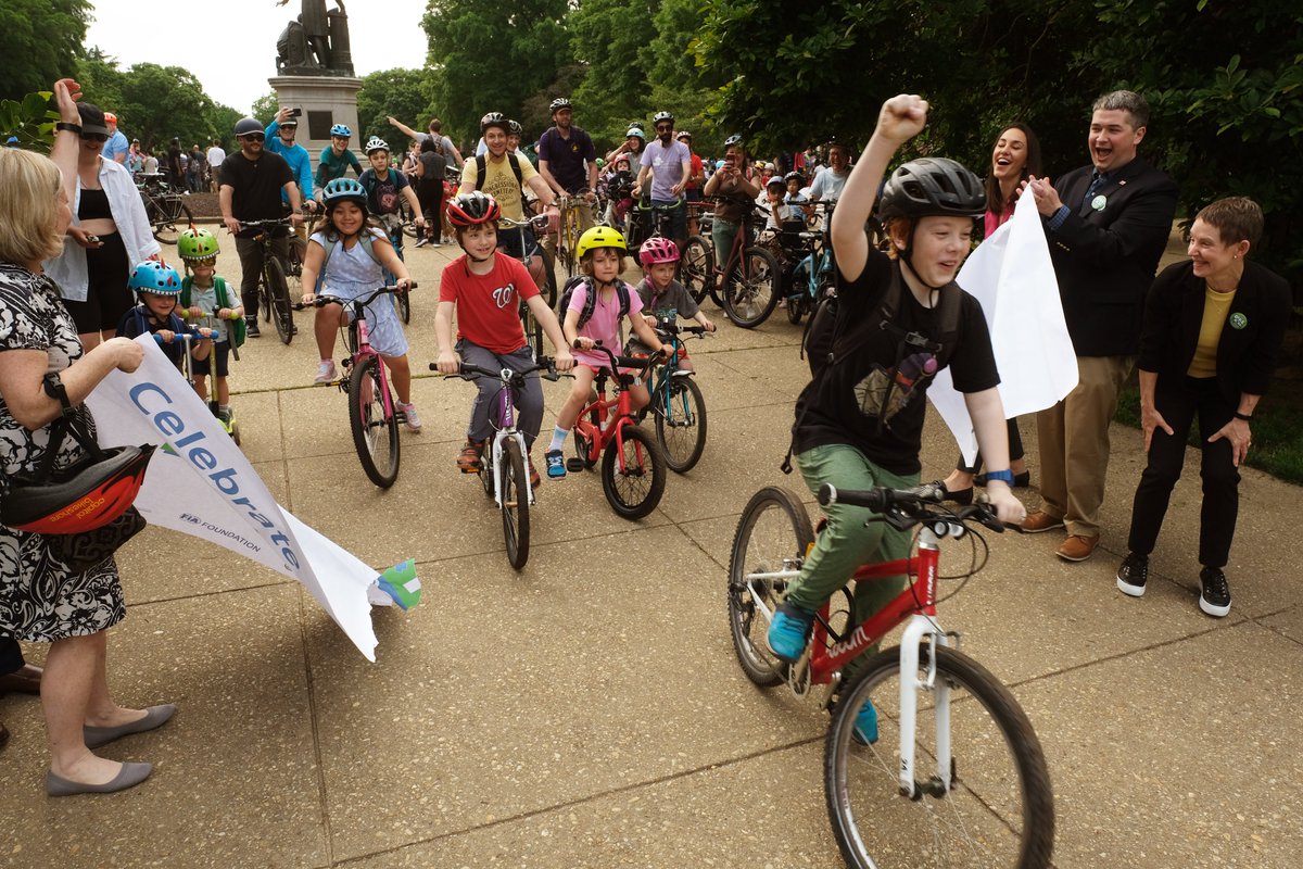 Another successful #BikeRolltoSchoolDay is in the books! Thanks to all who participated in this year’s glorious national celebration at Lincoln Park in DC @charlesallen @W6PSPO @DDOTDC @FIAFdn @USDOTFHWA @NHTSAgov