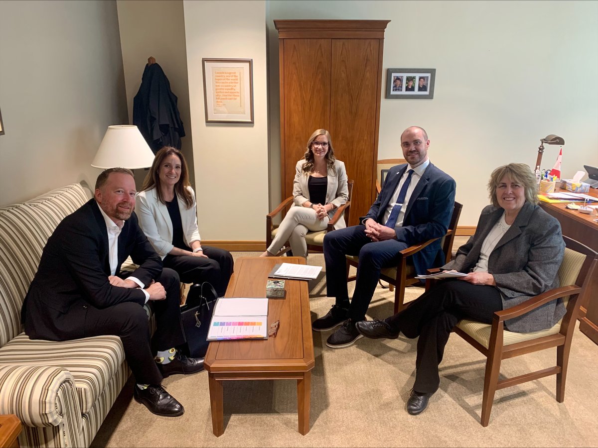 Thanks to <a href="/CarolHughesMP/">Carol Hughes</a> for meeting with the CNIC yesterday to discuss the importance of radiopharmaceuticals to Canadian cancer patients and how nuclear technologies positively impact modern medicine.