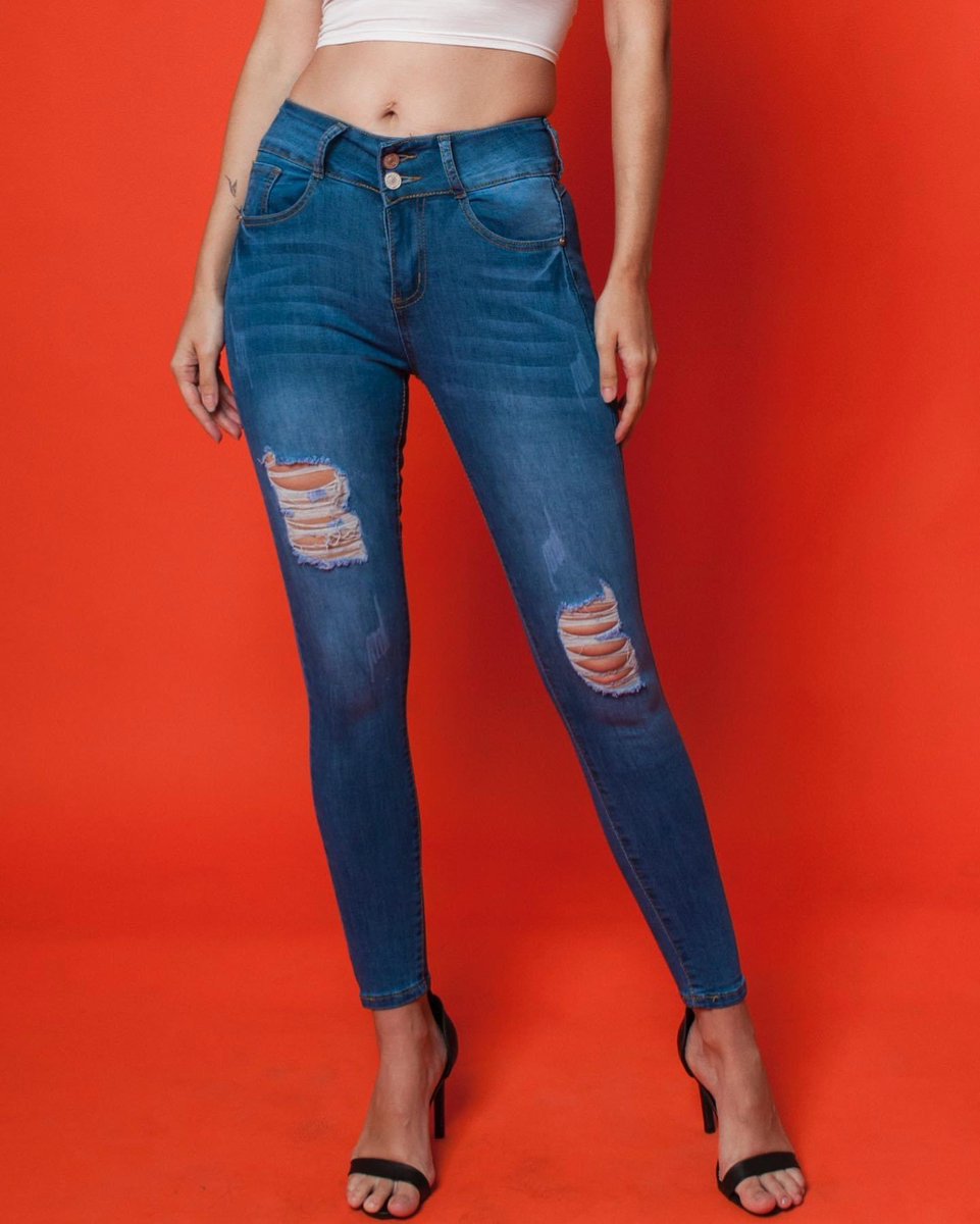 Que los días de ☀️no te paren , luce el mejor look a un buen precio.
.
.

. . #denim  #jeans  #capricho  #yosoycapricho  #primavera  #calor  #Amomisjeans  #fashion  #styleblogger  #moda  #mujeremprendedora  #mujer  #newcolletion  #amomisjeans  #oufitstyle