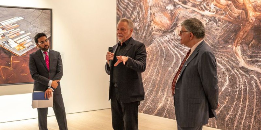 Our London reception showcased the largest exhibition ever mounted in the 40+ years of @EdwardBurtynsky's illustrious career. Attendees enjoyed the unique opportunity to meet Burtynsky and connect with peers in the region! Read more about the event: ow.ly/Lx9V50Rzxn8