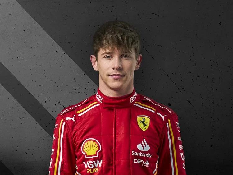 Arthur will be on track tomorrow and Friday with the F1-75 at Fiorano. Thursday for the FIA ​​test and Friday with the F1-75 normal version. 🔥 #F1