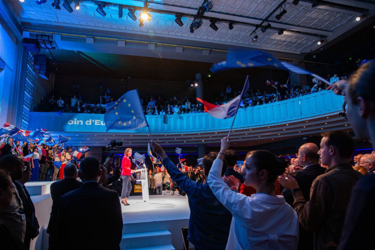 fabienne_keller's tweet photo. Il n’y a pas de meeting réussi sans ferveur militante.

Merci et bravo à tous les militants qui ont mis le feu hier à la Mutualité pour soutenir @ValerieHayer🔥🇪🇺

@BesoindEurope https://t.co/DH3nM0oiTt