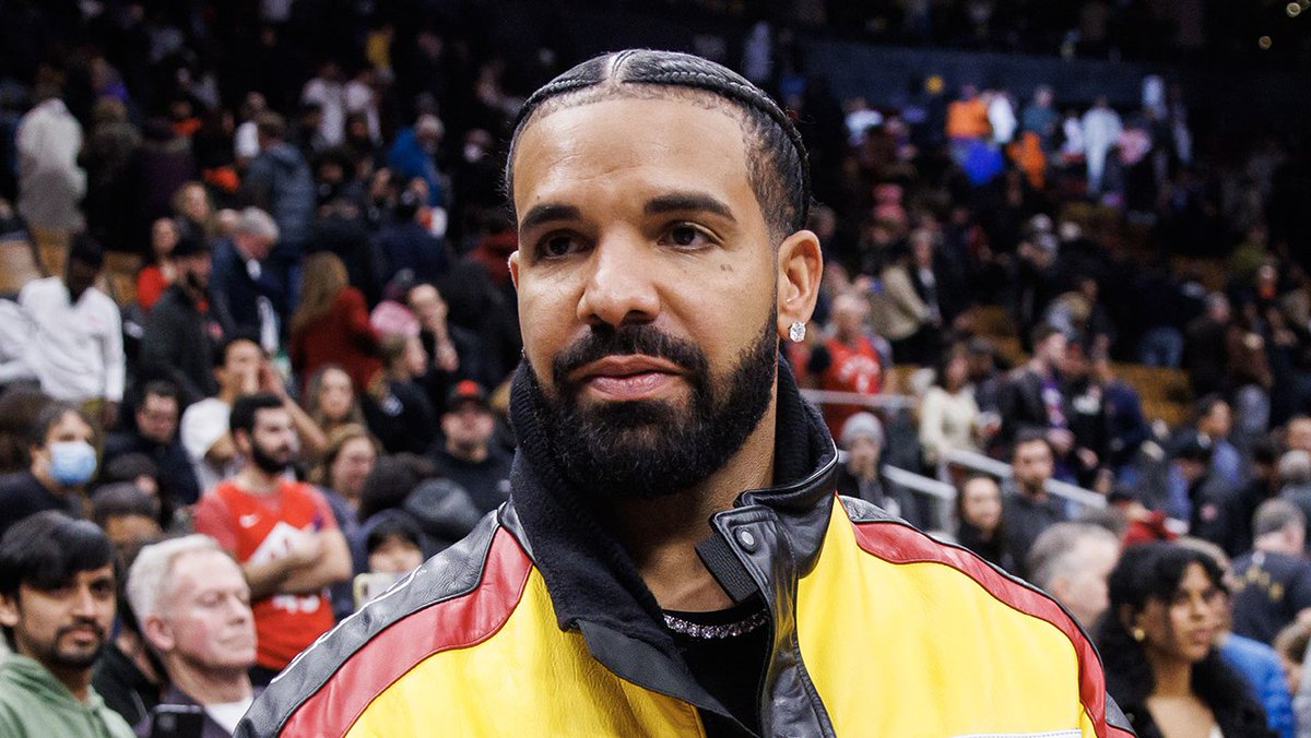 Drake’s Security Guard Shot Outside Rapper’s Toronto Home Amid Kendrick Lamar Beef... Toronto police are investigating a drive-by incident that left a man seriously injured and in the hospital. hollywoodreporter.com/news/general-n…