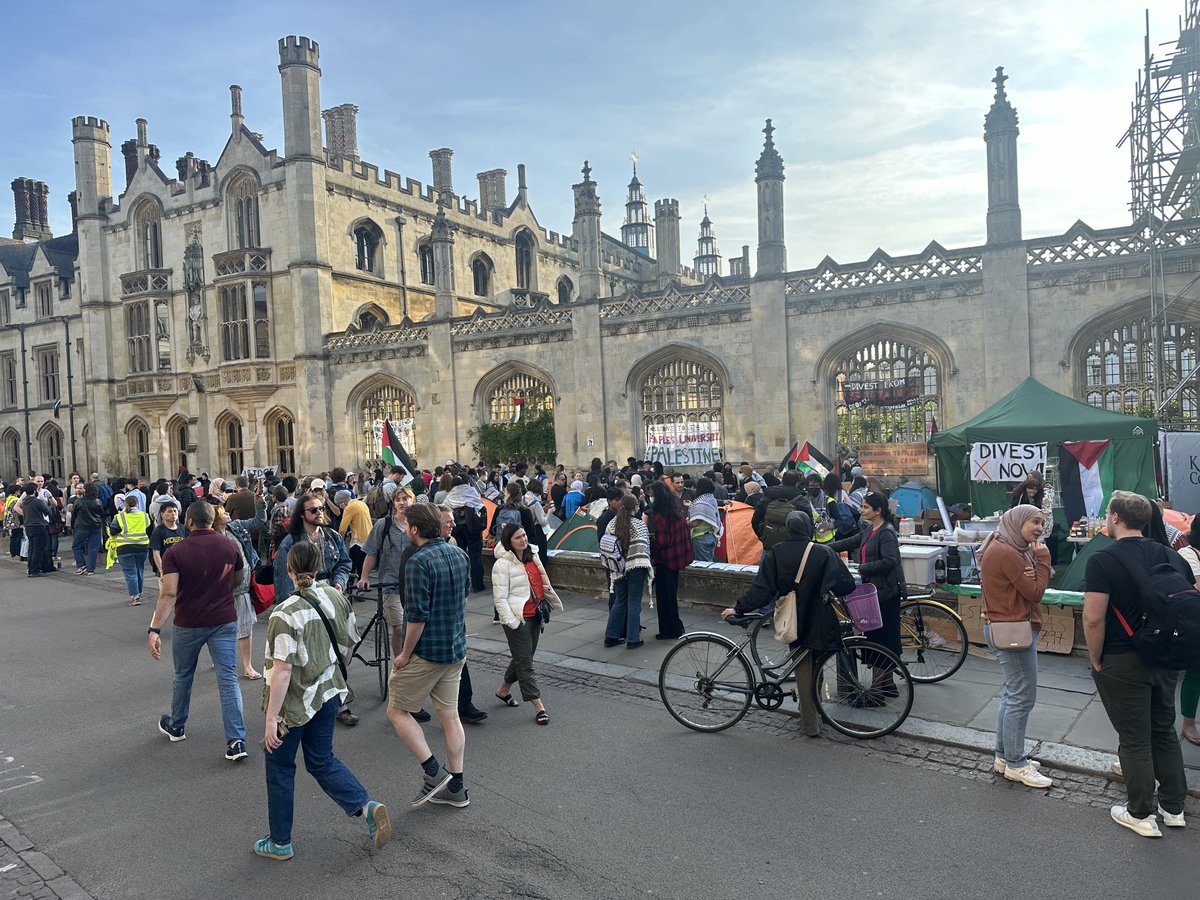 Day 3 of the Gaza student protest in Cambridge, which is getting bigger and bigger. Hundreds of faculty have signed the solidarity pledge - if you haven't already done so and you're a faculty member, grad student or alum, here's the link: docs.google.com/forms/d/e/1FAI…