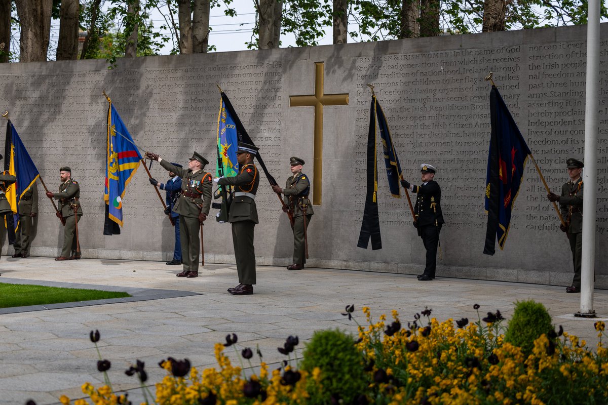 Today, Óglaigh na hÉireann commemorated the leaders of the 1916 Rising at Arbour Hill Cemetery, Dublin. During the ceremony, President of Ireland / Uachtarán na hÉireann Michael D. Higgins laid a wreath in remembrance. A Captain's Guard of Honour was provided by the 6th Infantry