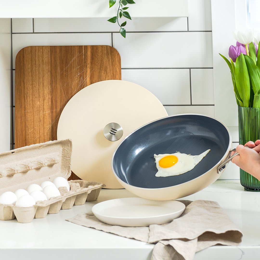 We're big fans of breakfast for dinner over here, so it's perfectly fried eggs in our Everything pan and toast for us tonight! Don't forget, you have until next Monday, May 13 to get a FREE knife of your choice with the purchase of any Kilne cookware. 👀❤️