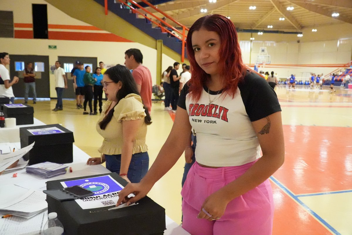 Estudiantes de nuestra universidad, participaron en un ejercicio cuya meta fue fomentar la participación de los jóvenes en los procesos electorales.