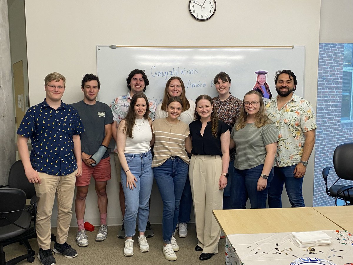 Congrats to @AmeliaChem on an outstanding defense in the Rotunda! A great victory lap and celebration of excellent Chemistry.