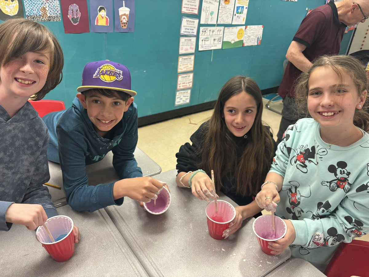 mslingersclass's tweet photo. The Grade 5’s experimented today with creating a Non Newtonian fluid called Oobleck. Is this a solid or a liquid? 🤷🏼‍♀️ https://t.co/g6tbDfDjOE