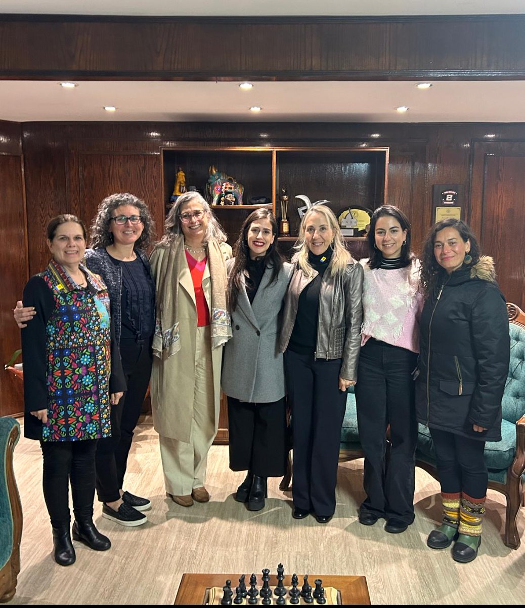 Yesterday, members of the Lincoln Institute team supporting post disaster reconstruction efforts in Chile met with the mayor of Municipalidad de Viña del Mar (@vinadelmar), Macarena Ripamonti Serrano (@MacaRipa).