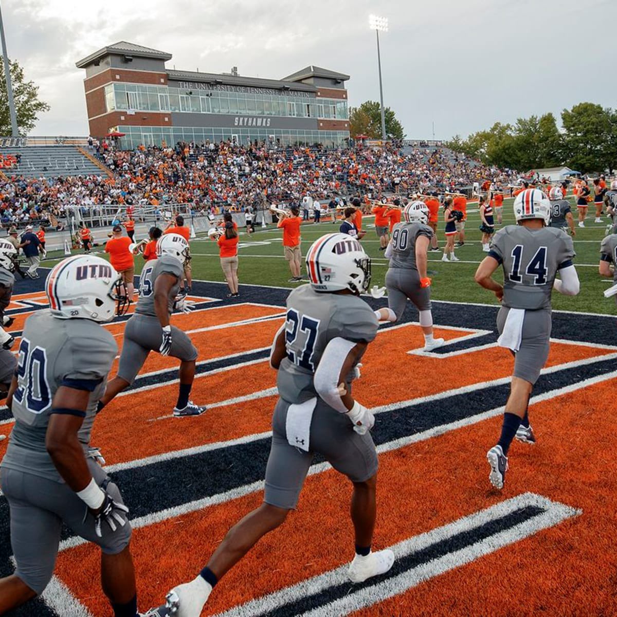 after a great conversation with @CoachFee615 I am blessed to receive another d1 offer from UT Martin @tv2p @CoachAGibbs @MacCorleone74 @ShedrickMckenz2 @MohrRecruiting @MarcusThornton @EricGray85