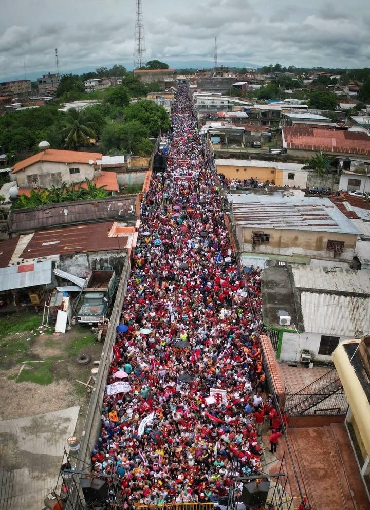 Mis hermanos y hermanas de Sabana de Mendoza, municipio Sucre, en el estado Trujillo, se movilizaron para rechazar contundentemente el bloqueo y las sanciones imperialistas en contra de nuestra Patria. Un fuerte abrazo a las guerreras y los guerreros trujillanos. ¡Vamos pa'…