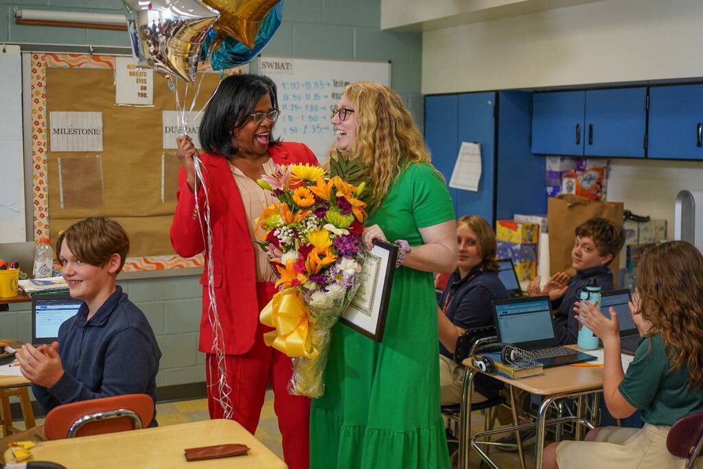 So excited to surprise Ms. Locke Jones (aka. Ms. Lo Jo) at Hampstead Hill Academy as our @BaltCitySchools 2024 Teacher of the Year!!!🤩👏🏾🎉 She teaches the heart ❤️ and mind 🧠! Students and teachers flooded the halls to congratulate her - she is a true Baltimore 💎