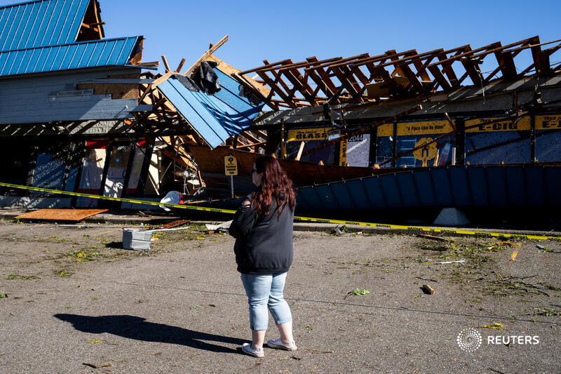 Resident Jennifer Cory surveys businesses and buildings severely damaged after a tornado hit the area of Portage, Michigan reut.rs/3wiNdCa 📷 Emily Elconin