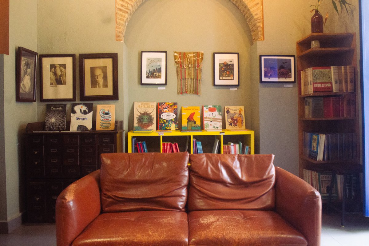 Un buen libro y un sofá comodísimo esperan por ti.

miércoles a viernes 4-9pm
sábados 11am -7pm
domingos 11am -6pm