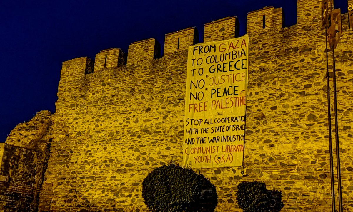 From #Gaza to Columbia
No justice 
No peace
#FreePalestine 

Banner onto the ancient wall of Thessaloniki, Greece

#antireport