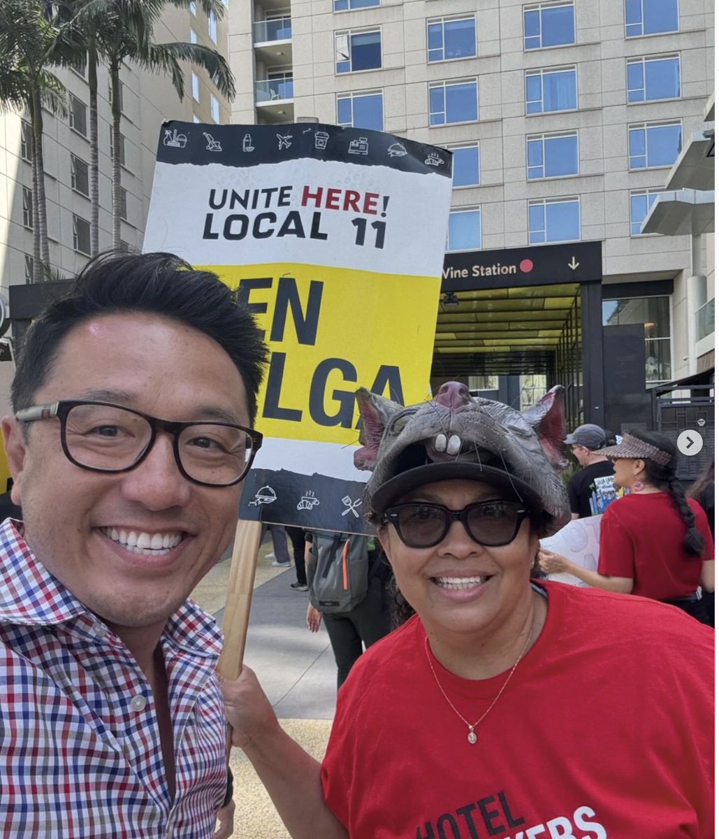 It’s the U and I in UNION that makes us strong 💪🏼 🪧 #unionstrong <a href="/UNITEHERE11/">UNITE HERE Local 11</a>