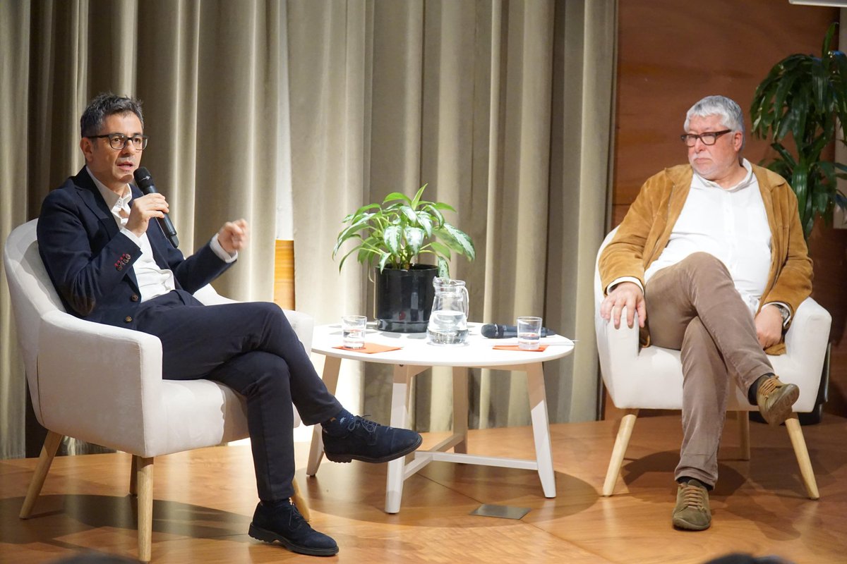 PSCBaix's tweet photo. 🌹 L'alcalde de #Cornellà, Antonio Balmón, i el ministre de la Presidència, Justícia i Relacions amb les Corts, @felixbolanosg, han mantingut aquesta tarda un diàleg al @citilab sobre la situació política actual.

🗣️ Qui el #12M vulgui avenços i acords ha de votar @salvadorilla. https://t.co/BveeClrnlV