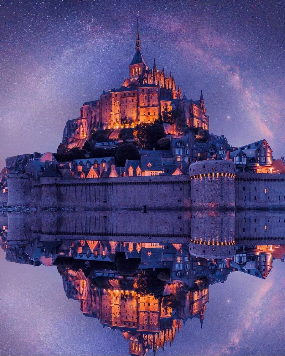 #Buonmercoledi #buonaserata #atutti #amici #photograghy #photooftheday #photo #travel #France #landscapephotography #landscapes #castle #Reflections