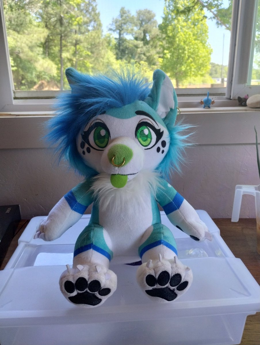 Need to make some $ so i can get my pup to the vet to get her allergy shot. Got my fursuit partial, Got some fnaf youtooz plush, that blue folf plush.

Fnaf plush - 160$ shipped for both.
Partial - 550$ shipped
Blue - 40$ shipped 

#furry #needmoney #forsale #fursuit @youtooz