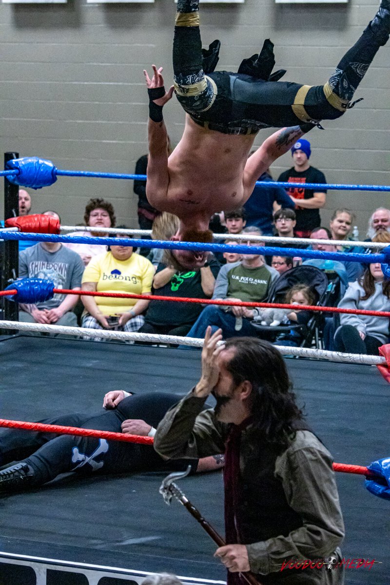 Some of the action between @akirklandrb and @BelfastDyer. @LetsWrestle207 #ThePressureIsOn - 5/4/24 #indiewrestling #limitlesswrestling #wrestlingphotography