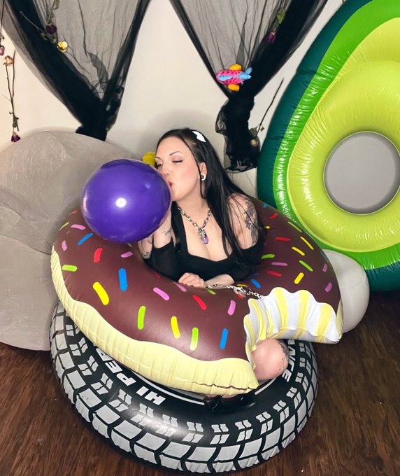 Like for #balloons or repost for #inflatables? 🎈🏖️#looner https://t.co/2KdgGXv9Nc<a href="/tag/balloons"class="tags">#balloons</a><a href="/tag/inflatables"class="tags">#inflatables</a><a href="/tag/looner"class="tags"><span>#looner</span></a>