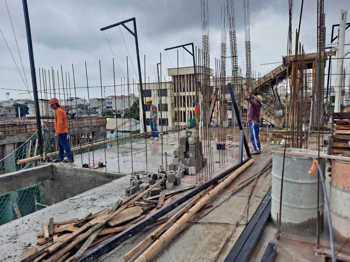 PlanificacionEc's tweet photo. #ElOro 📍 HOY @PlanificacionEc zonal 7 realizó el seguimiento a la construcción de la Unidad de Vigilancia Comunitaria Gral. Serrano 1, que cuenta con un avance de 25,50%. Esta obra contribuye a la seguridad local, en especial a la comunidad del cantón Machala. 
#ElNuevoEcuador https://t.co/wYkOB01twr